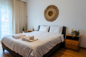Florina House - Spacious with 2 Bedrooms and mountain view